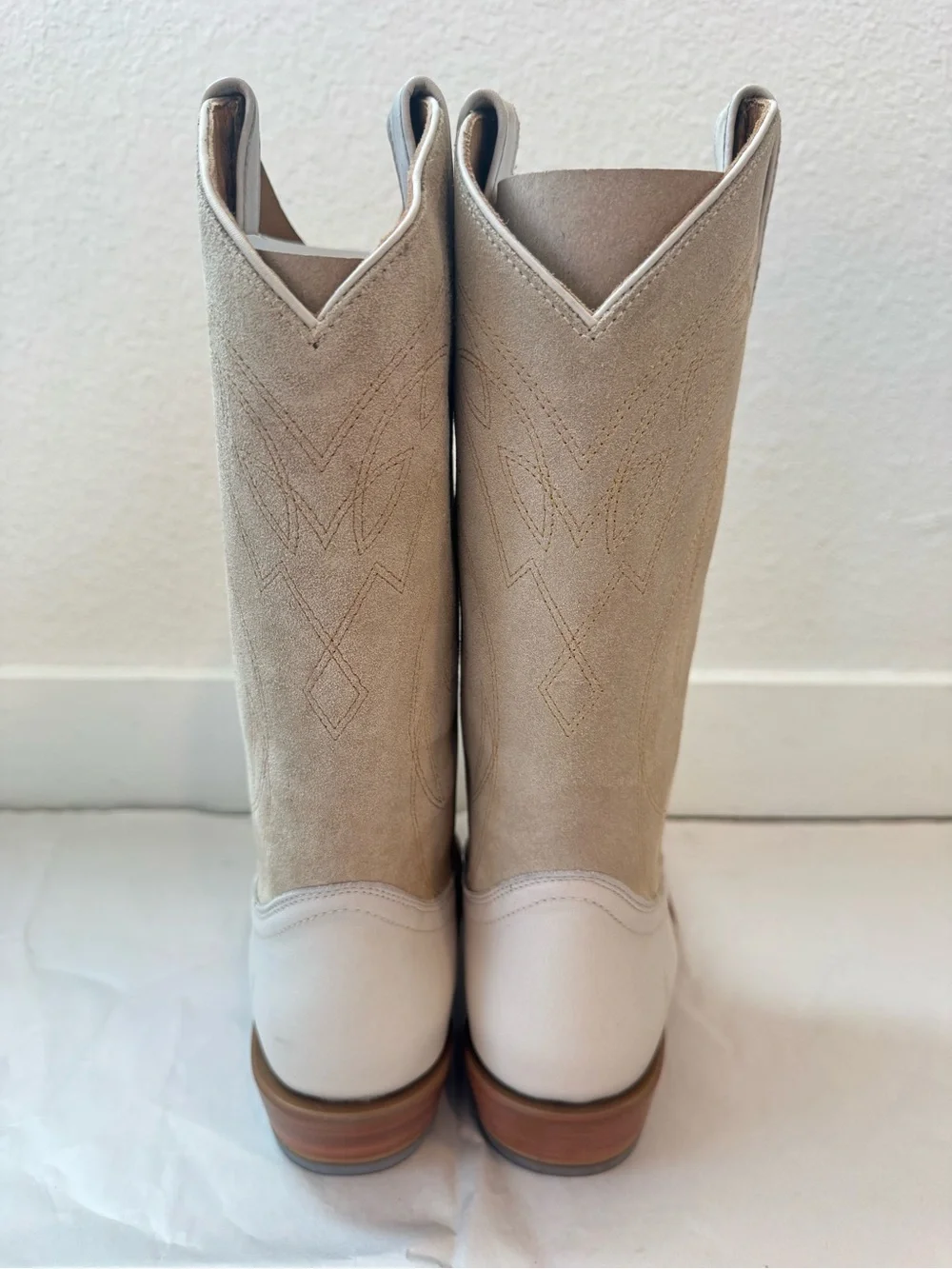 Frye NWT Billy Western Two Tone Suede Leather Boots in Ivory White Women's 9.5 - Picture 8 of 13